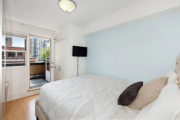 Sold by Compass | media 2