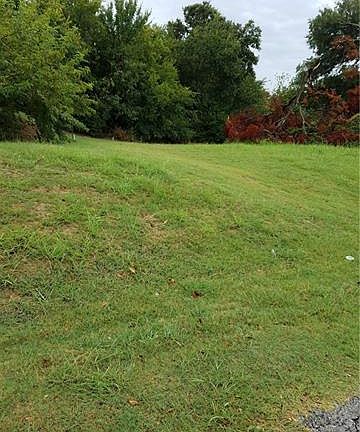 2nd image of 142 Parkway Dr