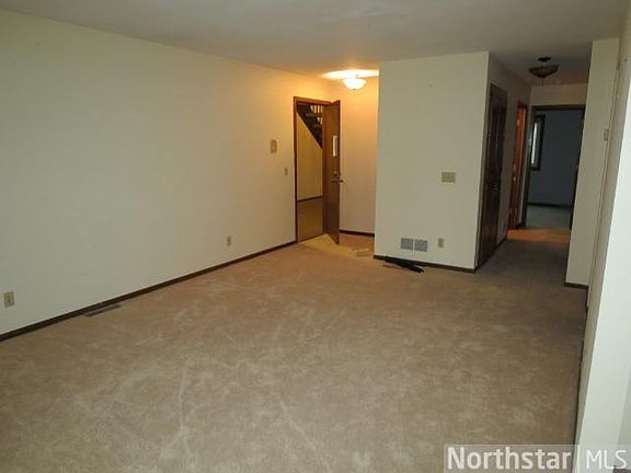 4th image of 997 Greenhaven Dr