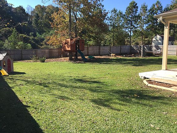 Oversized, Fully Fenced Yard