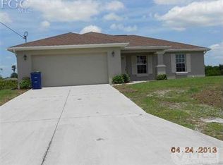 2712 25th St SW, Lehigh Acres, FL 33976