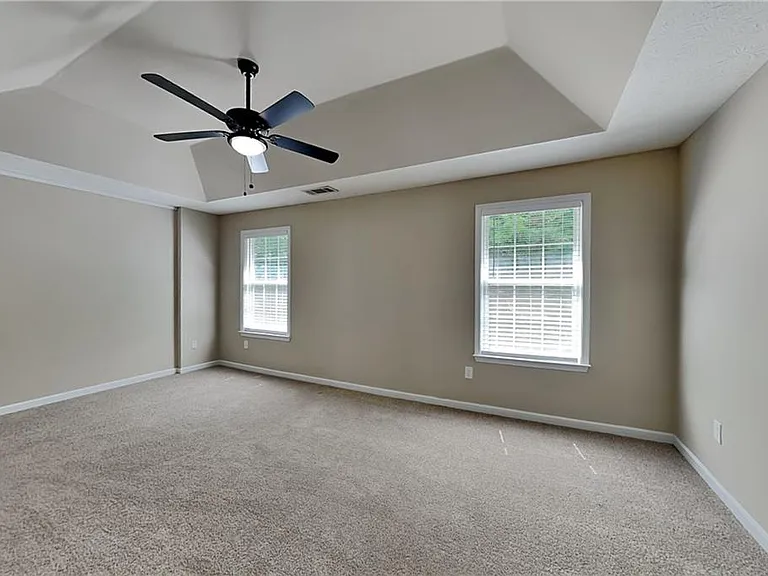 1045 Winthrope Chase Dr — Photo 7