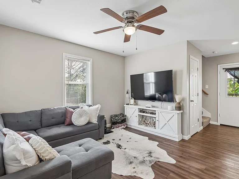 3 Lakeview St — Photo 3