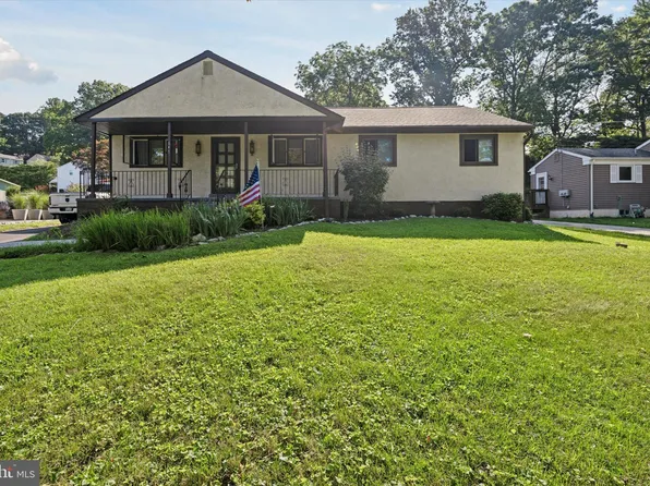 647 Glendale Rd, Havertown, PA 19083