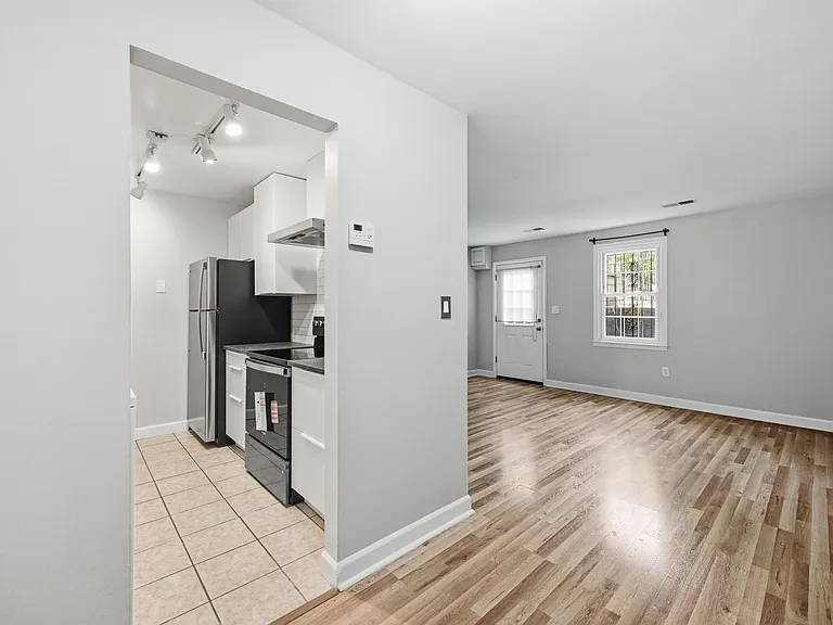 1211 Potomac Ave SE #B — Photo 6
