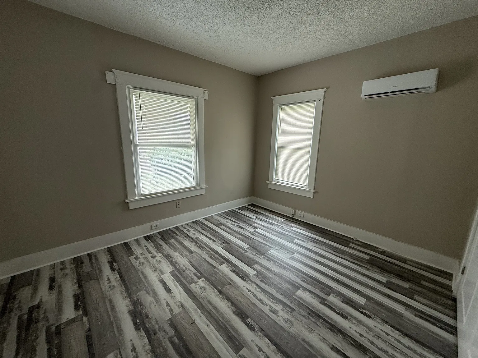 1057 College Street - 1 — Photo 4