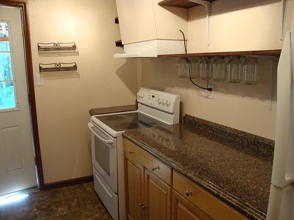 4th image of 331 Sweren St E