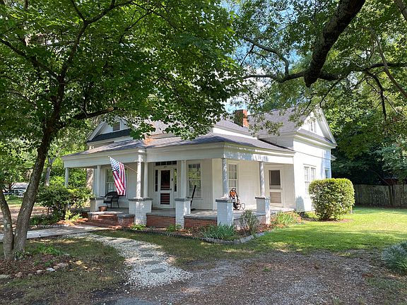 2nd image of 209 Oak St
