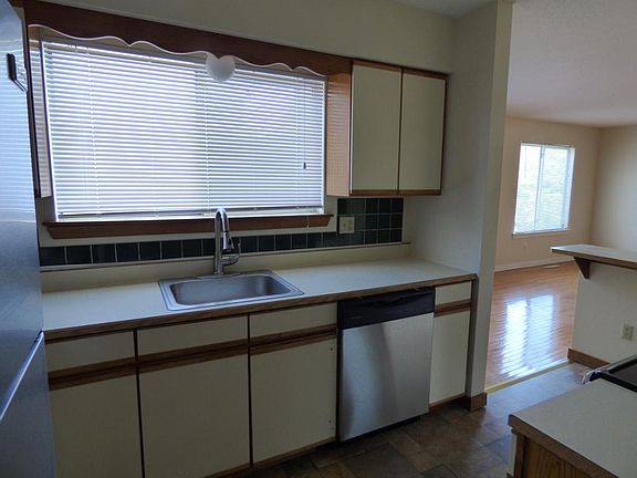 Kit w/new appliances