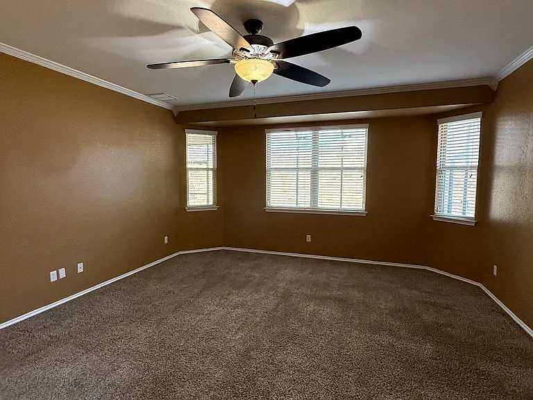 305 Leather Oak Loop — Photo 13