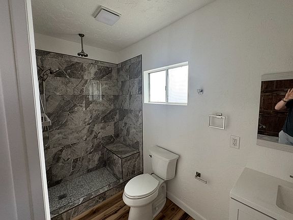 4th image of 1035 W Main St