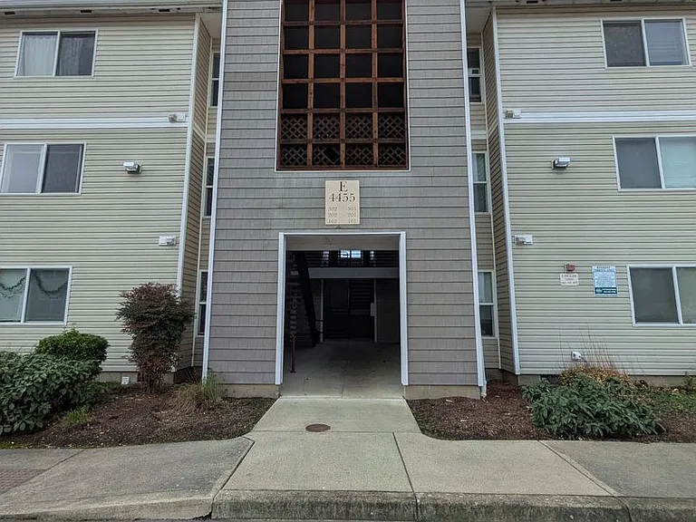 Wellesley Park Apartments — Photo 6