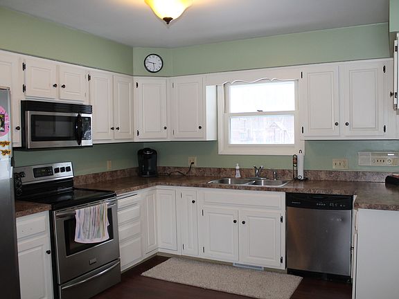 2nd image of 51100 Woodhaven Dr