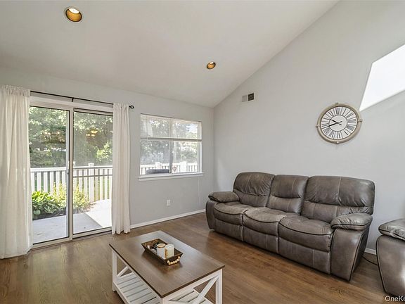 5th image of 6 Timber Ridge Drive #6