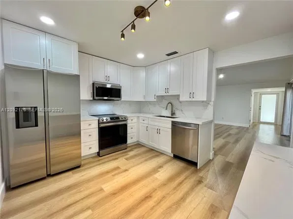 10909 SW 117th Pl #Townhouse 10909, Miami, FL 33186