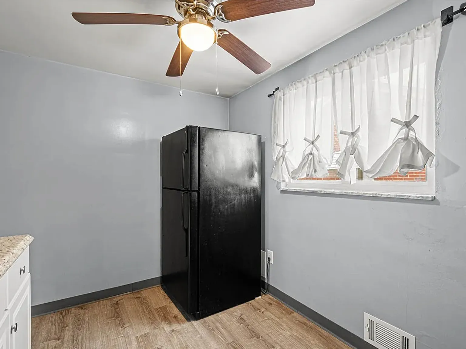 1 bed, $1,200 — Photo 4