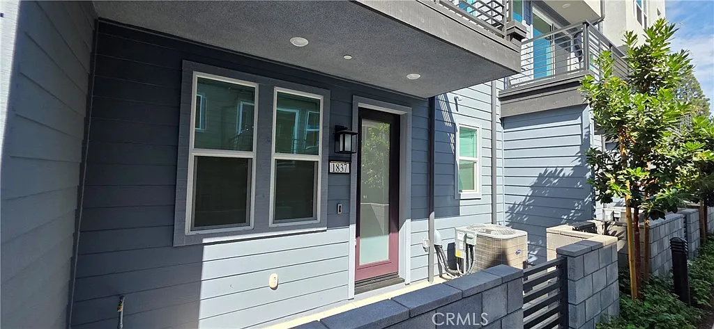 3 bed, 2.5 bath, 1842 sqft, $4,600 — Photo 1