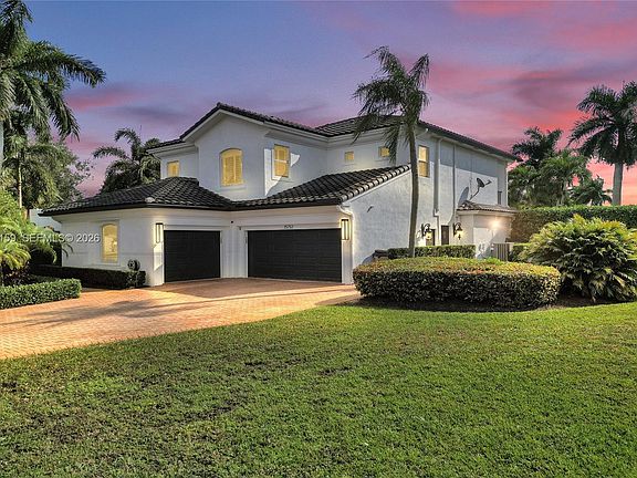 4th image of 15752 SW 15th St
