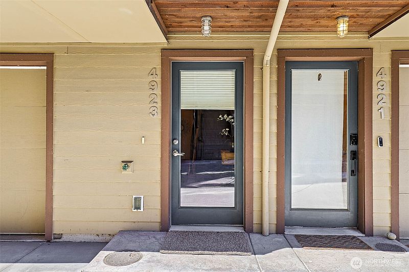 2nd image of 4923 39th Avenue S