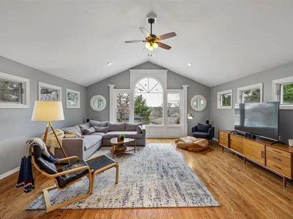 3939 River Oaks Dr, Des Moines, IA 50312