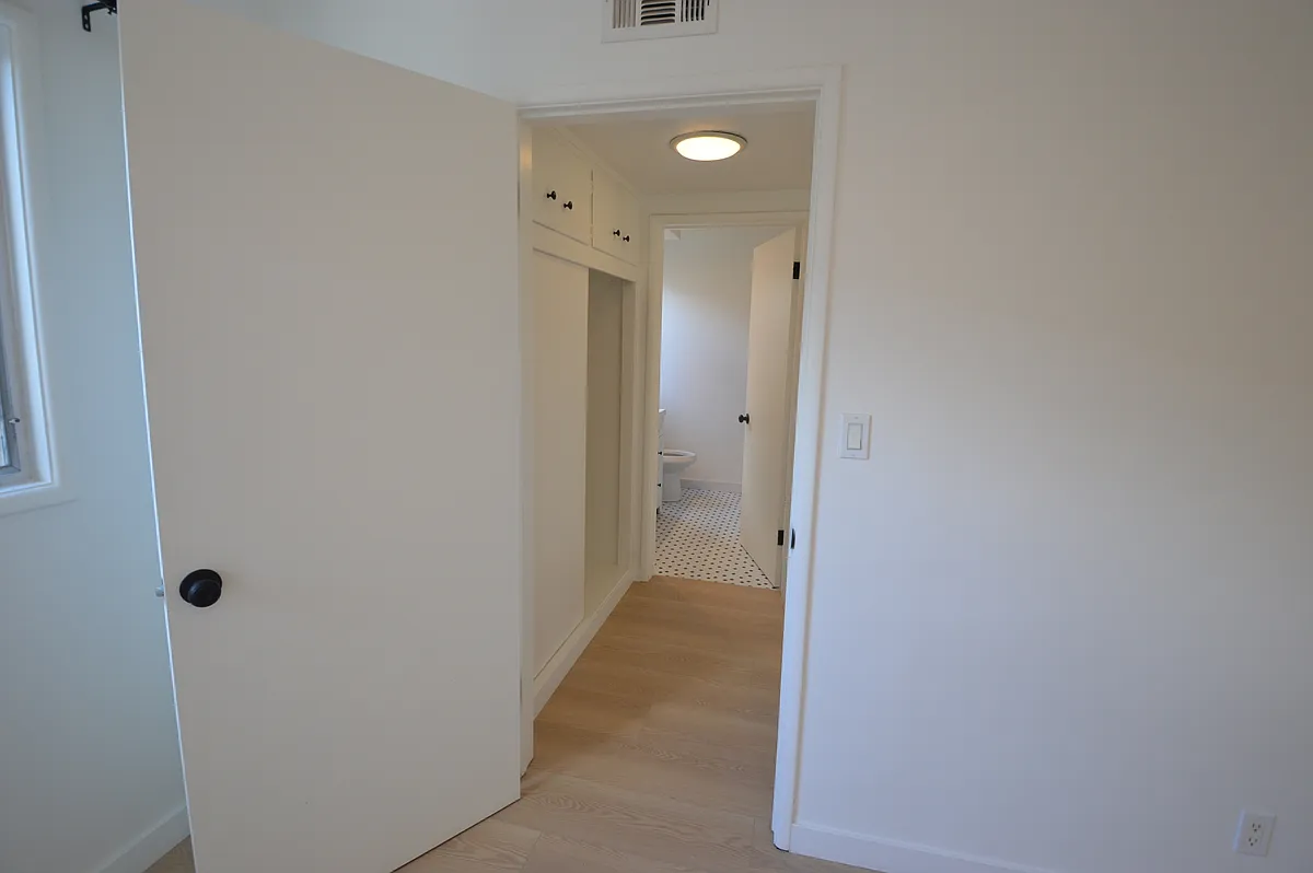 Building Photo - 22 3rd Pl #1
