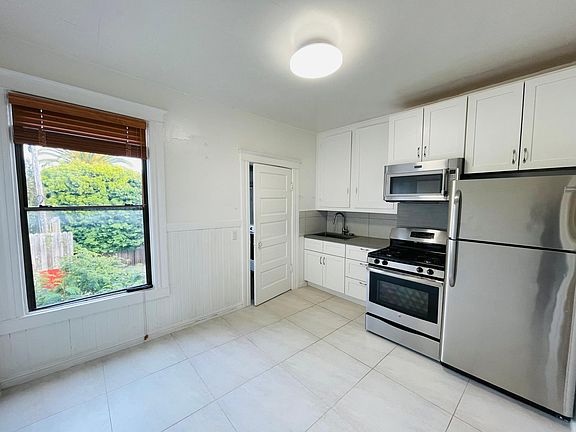 2nd image of 1129 Sanchez St