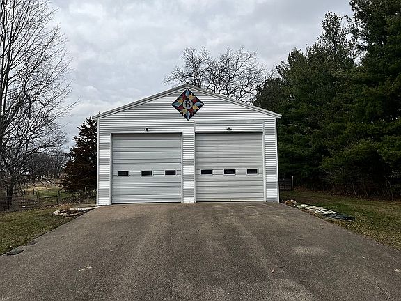 4th image of 2320 W Oregon Trail Rd