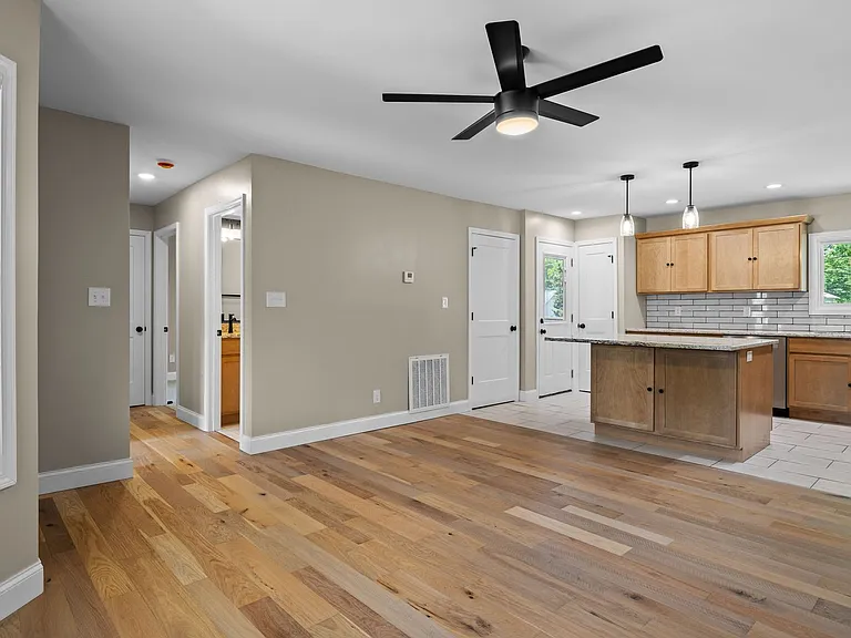 910 Windlau Ct — Photo 5
