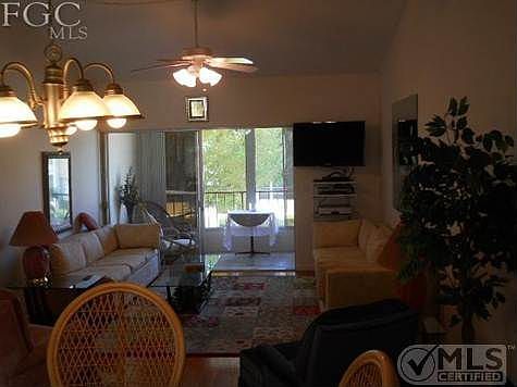 13 x 27 living area features high vaulted ceiling and oak floor