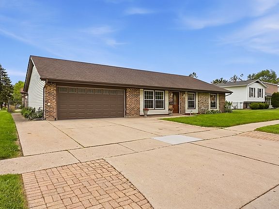 3rd image of 1402 Cynthia Ln