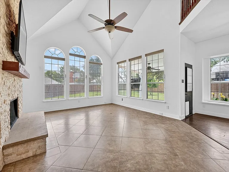 2400 Sweet Grass Trl — Photo 6