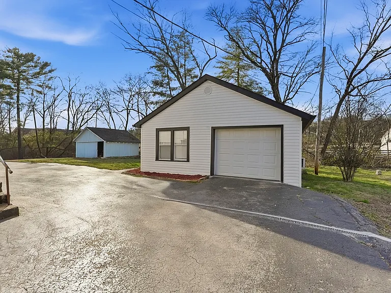3703 Redding Rd — Photo 14