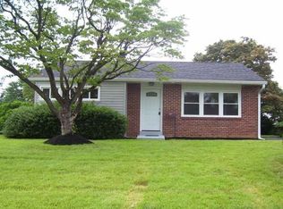 2237 S Bent Ln, Aston, PA 19014