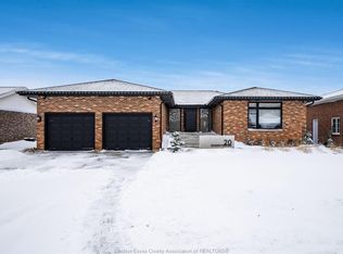 20 Elizabeth Cres, Leamington, ON N8H4Y1