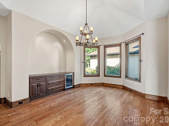 5th image of 170 Fawn Ln