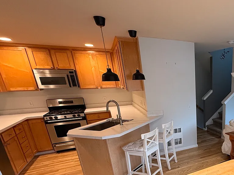 4454 Woodland Park Ave N — Photo 12