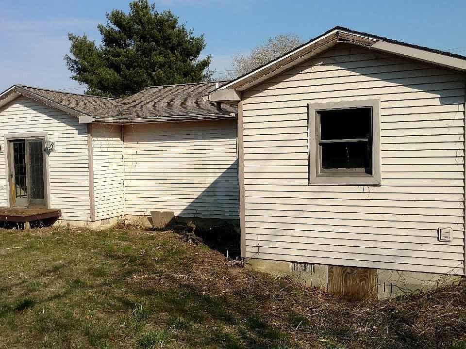 2nd image of 1042 Seashore Rd