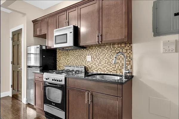 Rented by REAL New York | media 20