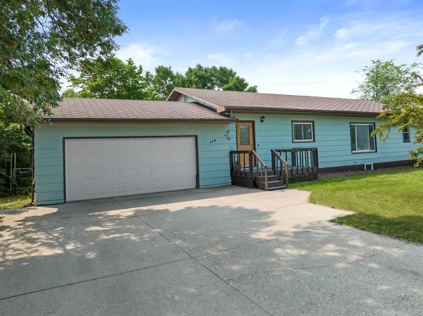 112 Pleasant Ave N, Surrey, ND 58785