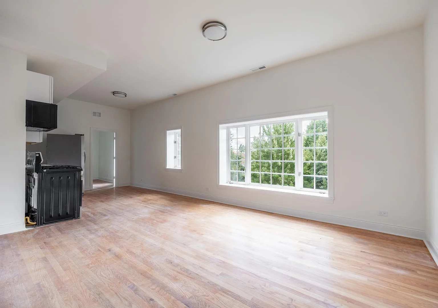 3 bed, $3,500 — Photo 4