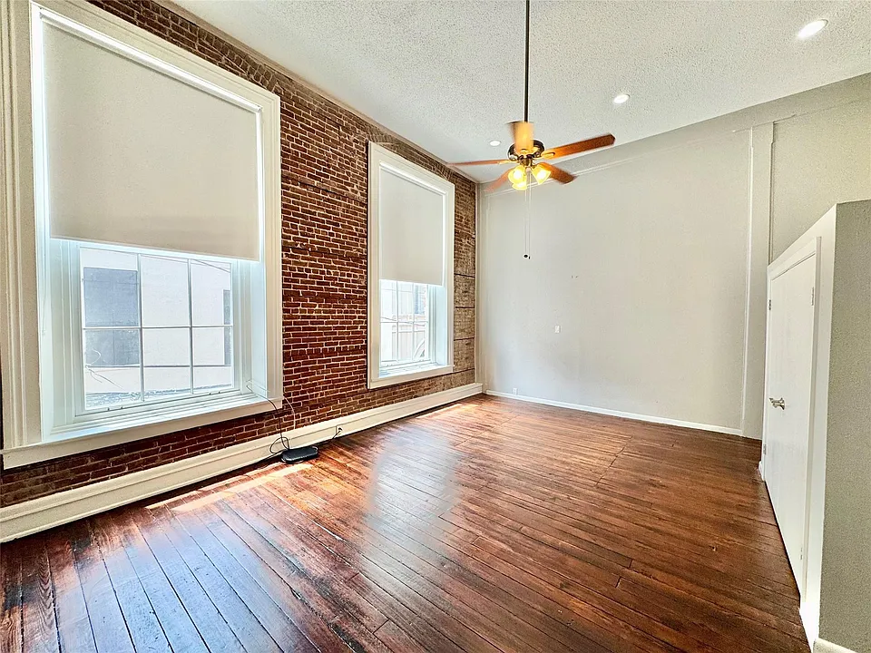 2309 Strand St #2D