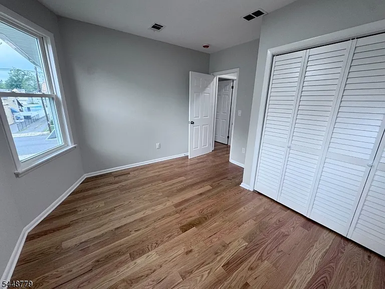 441 W Broad St — Photo 17