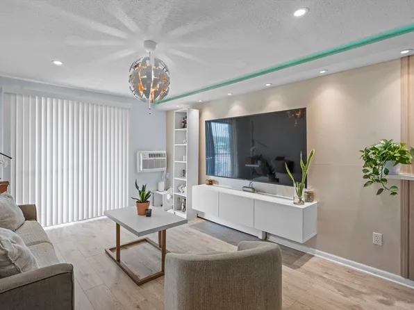 262 E Haverhill St APT 9, Lawrence, MA 01841