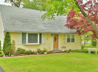 34 Keats Rd, Thornwood, NY 10594