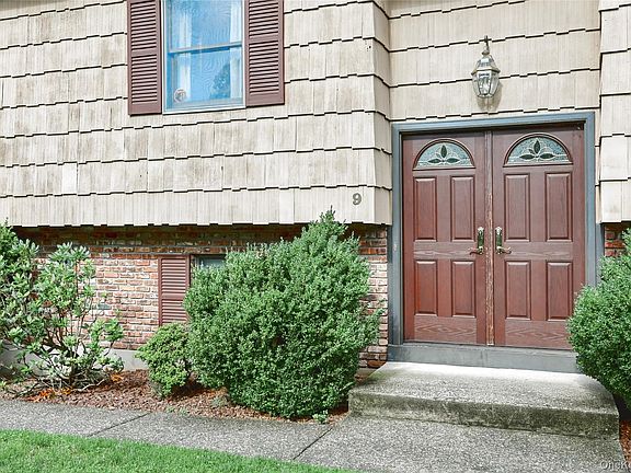 3rd image of 9 Rockridge Drive