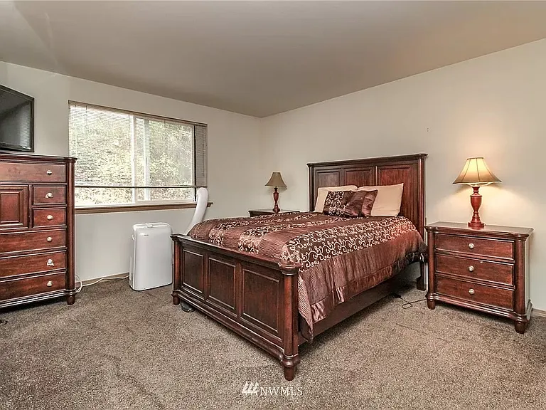 1027 Nepean Dr SE — Photo 16