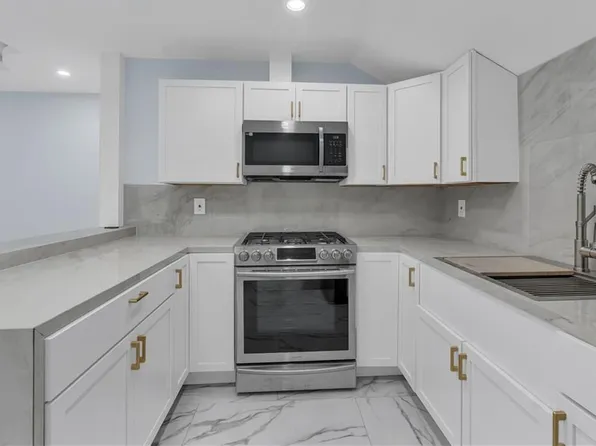 458 High St #3-L, Central Falls, RI 02863