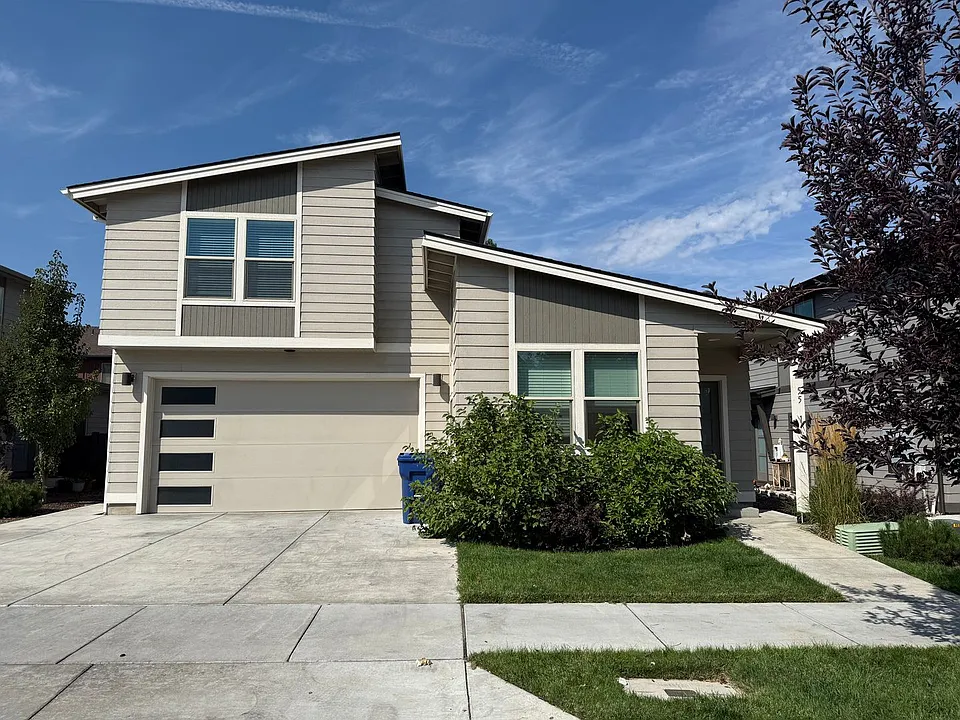 55 NE Cessna Dr #2