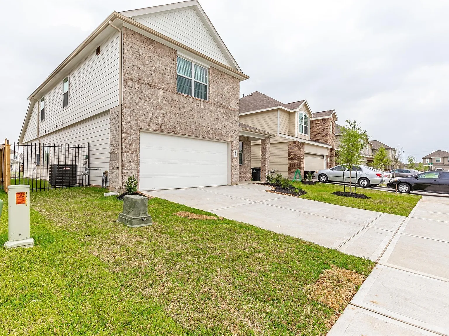 4 bed, 2.5 bath, 2127 sqft, $2,600 — Photo 2