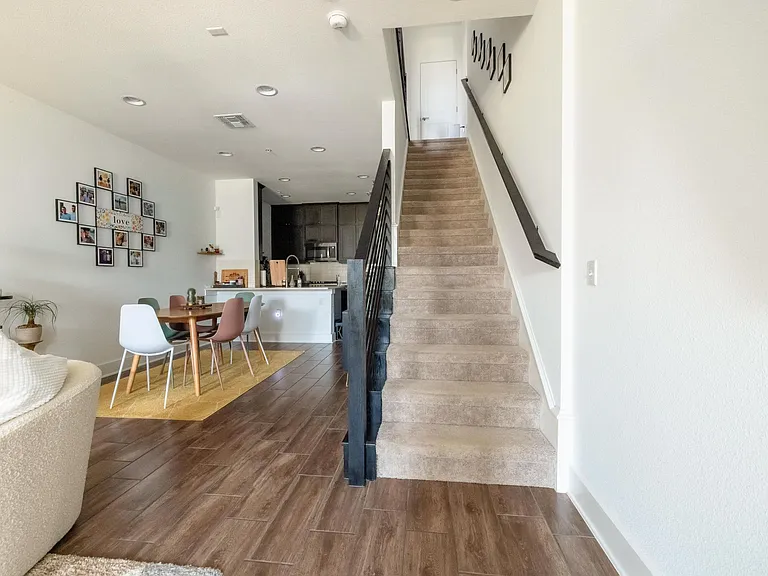 2501 Simond Ave #D — Photo 28
